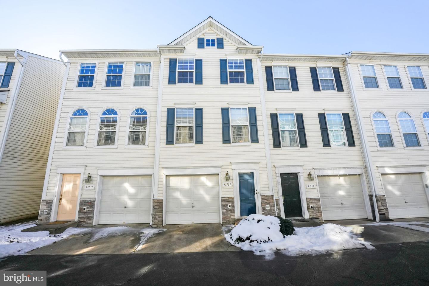 43729 CLEAR LAKE SQ, ASHBURN, Virginia 20147, 2 Bedrooms Bedrooms, ,2 BathroomsBathrooms,Residential,For sale,43729 CLEAR LAKE SQ,VALO2086702 MLS # VALO2086702