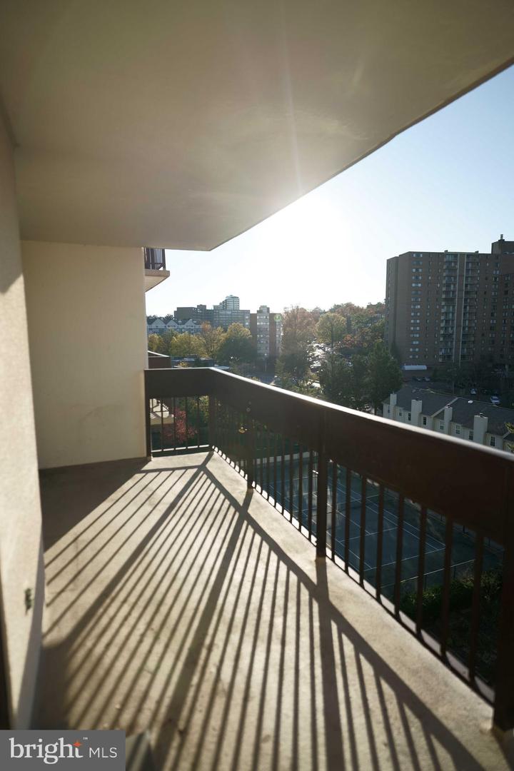 5300 HOLMES RUN PKWY #1016, ALEXANDRIA, Virginia 22304, 2 Bedrooms Bedrooms, ,2 BathroomsBathrooms,Residential,For sale,5300 HOLMES RUN PKWY #1016,VAAX2039766 MLS # VAAX2039766