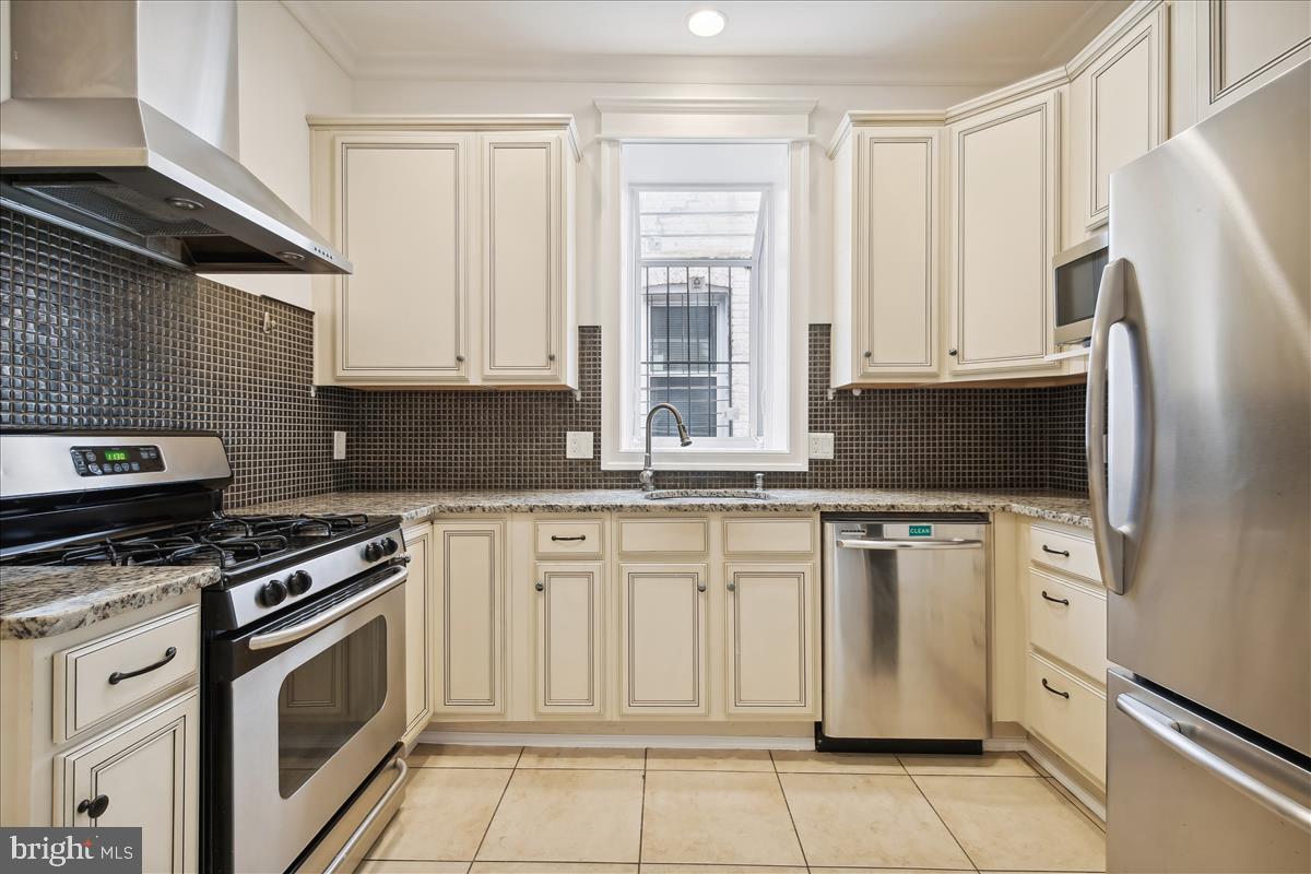 2803 N CAPITOL ST NE, WASHINGTON, District Of Columbia 20002, 3 Bedrooms Bedrooms, ,3 BathroomsBathrooms,Residential,For sale,2803 N CAPITOL ST NE,DCDC2174986 MLS # DCDC2174986