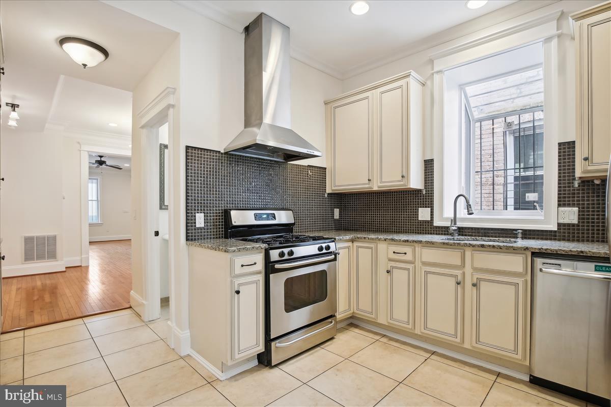 2803 N CAPITOL ST NE, WASHINGTON, District Of Columbia 20002, 3 Bedrooms Bedrooms, ,3 BathroomsBathrooms,Residential,For sale,2803 N CAPITOL ST NE,DCDC2174986 MLS # DCDC2174986