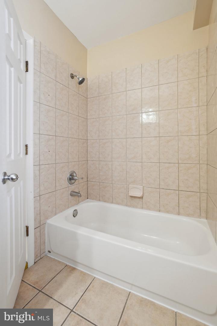 1629 L ST NE #101, WASHINGTON, District Of Columbia 20002, 2 Bedrooms Bedrooms, ,1 BathroomBathrooms,Residential,For sale,1629 L ST NE #101,DCDC2175052 MLS # DCDC2175052