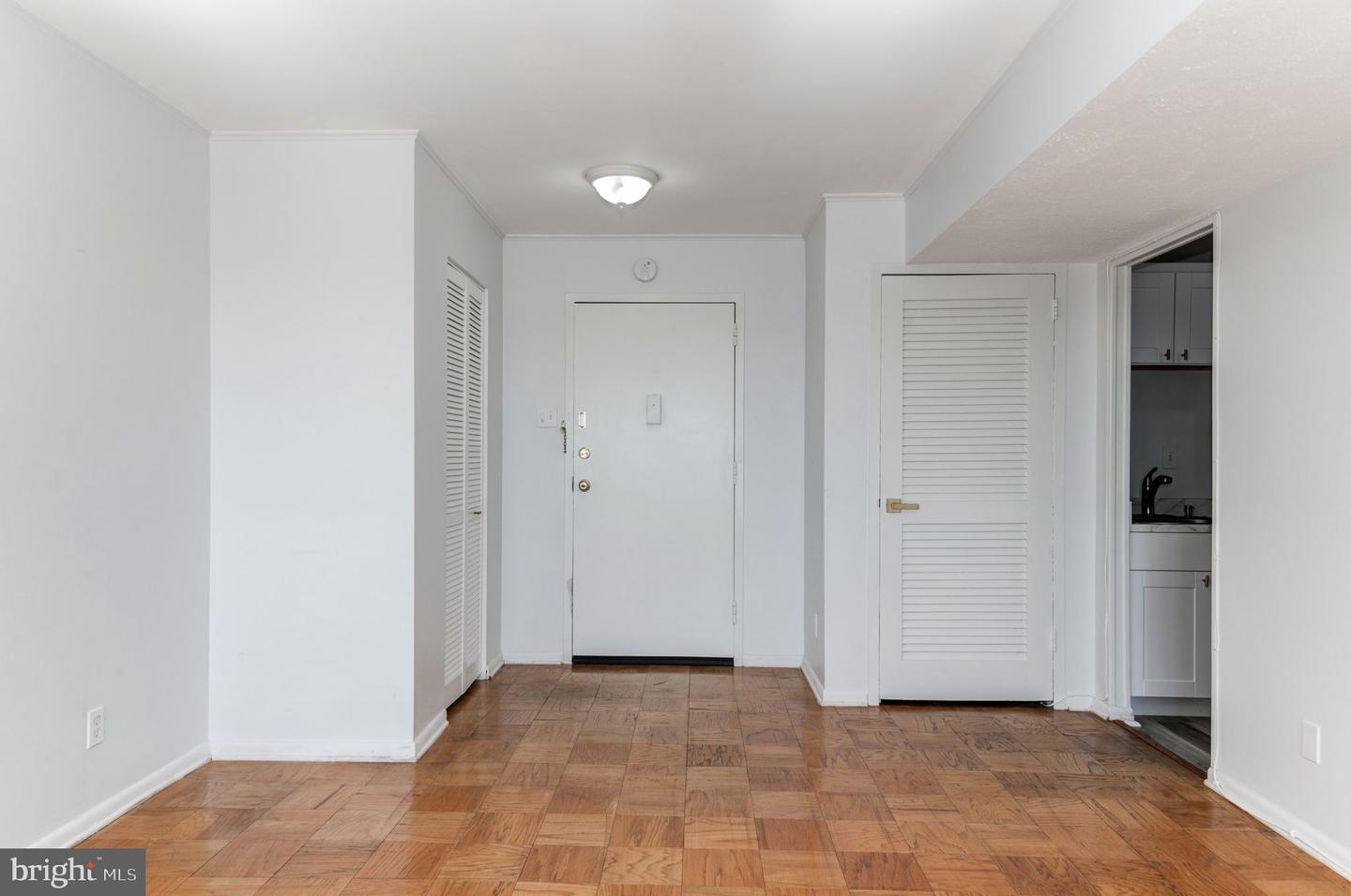 5340 HOLMES RUN PKWY #1619, ALEXANDRIA, Virginia 22304, 2 Bedrooms Bedrooms, ,1 BathroomBathrooms,Residential,For sale,5340 HOLMES RUN PKWY #1619,VAAX2040816 MLS # VAAX2040816