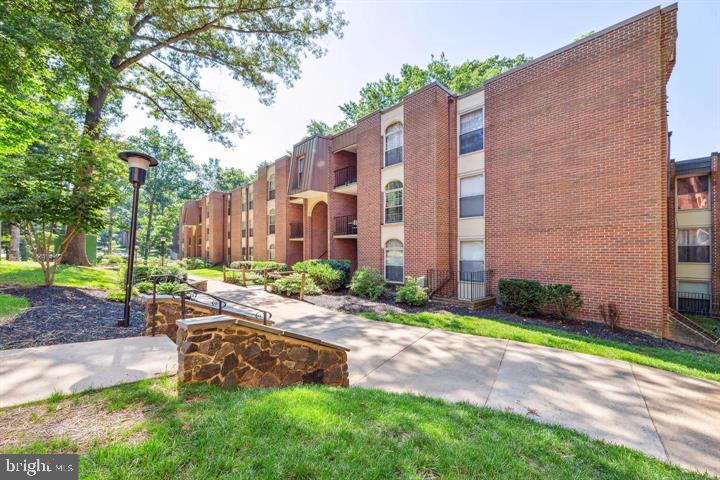 3322 WOODBURN VILLAGE DR #13, ANNANDALE, Virginia 22003, 3 Bedrooms Bedrooms, ,2 BathroomsBathrooms,Residential,For sale,3322 WOODBURN VILLAGE DR #13,VAFX2218180 MLS # VAFX2218180