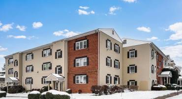 6180 GREENWOOD DR #101, FALLS CHURCH, Virginia 22044, 1 Bedroom Bedrooms, ,1 BathroomBathrooms,Residential,For sale,6180 GREENWOOD DR #101,VAFX2217904 MLS # VAFX2217904