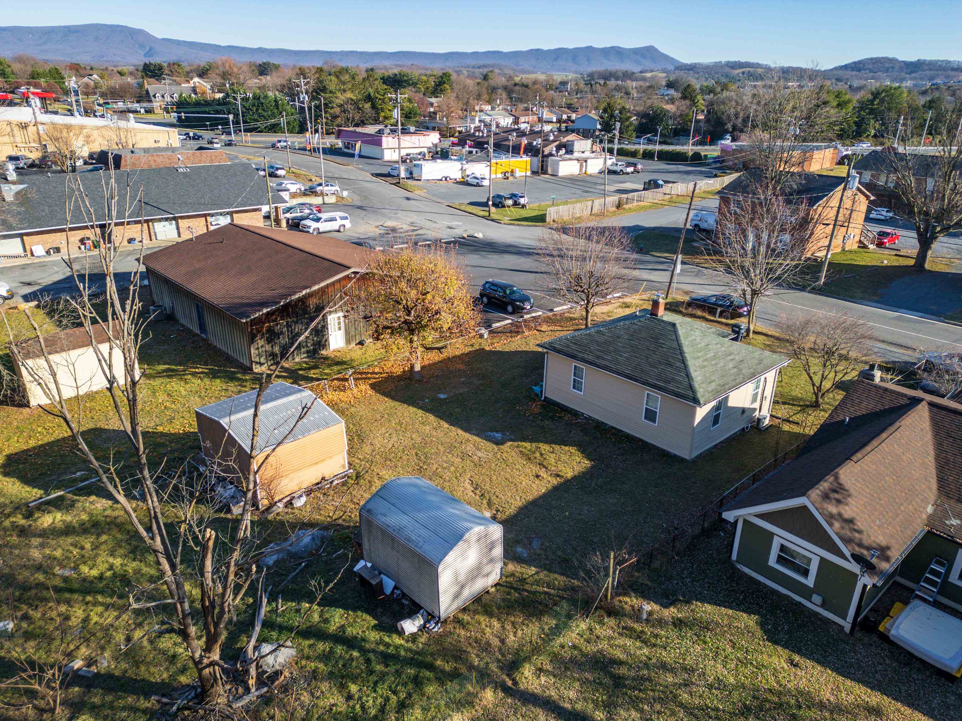 608 HAWKINS ST, HARRISONBURG, Virginia 22801, 2 Bedrooms Bedrooms, ,1 BathroomBathrooms,Residential,608 HAWKINS ST,659359 MLS # 659359