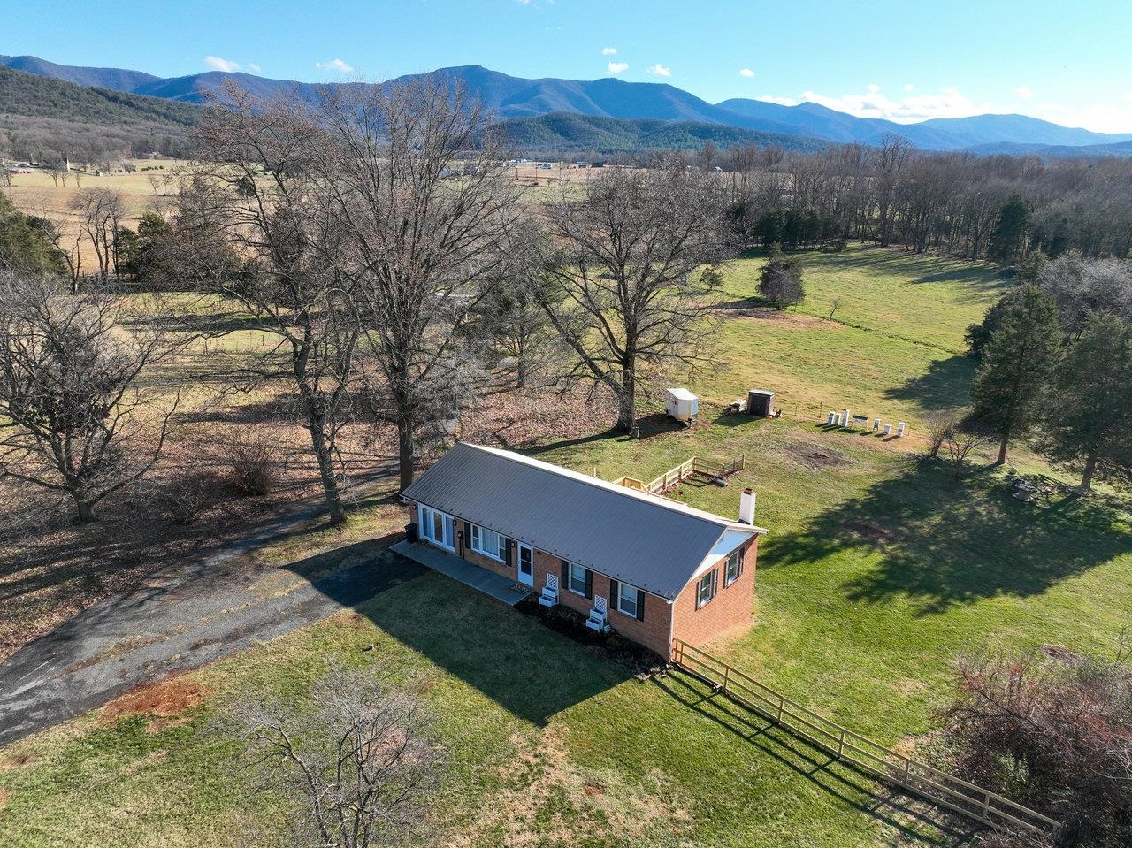 300 MARTIN ST, LURAY, Virginia 22835, 4 Bedrooms Bedrooms, ,2 BathroomsBathrooms,Residential,300 MARTIN ST,659419 MLS # 659419