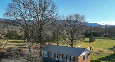 300 MARTIN ST, LURAY, Virginia 22835, 4 Bedrooms Bedrooms, ,2 BathroomsBathrooms,Residential,300 MARTIN ST,659419 MLS # 659419