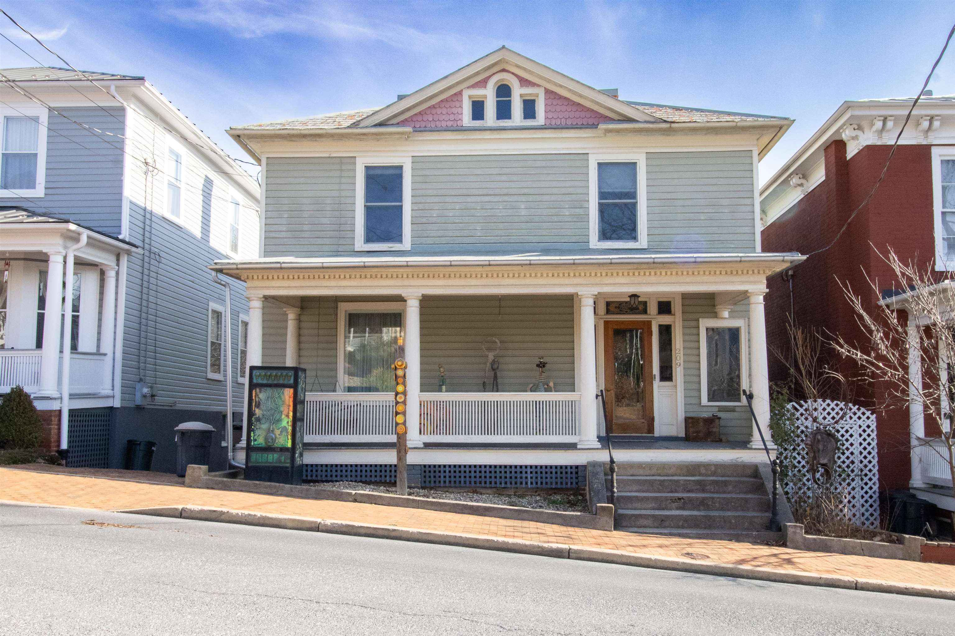 209 CHURCH ST, STAUNTON, Virginia 24401, 3 Bedrooms Bedrooms, ,2 BathroomsBathrooms,Residential,209 CHURCH ST,659524 MLS # 659524