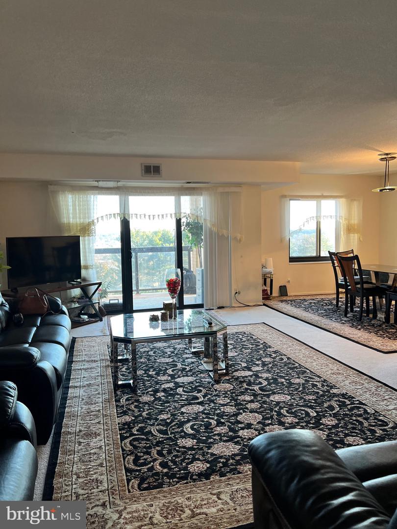 203 YOAKUM PKWY #718, ALEXANDRIA, Virginia 22304, 1 Bedroom Bedrooms, ,1 BathroomBathrooms,Residential,For sale,203 YOAKUM PKWY #718,VAAX2040666 MLS # VAAX2040666