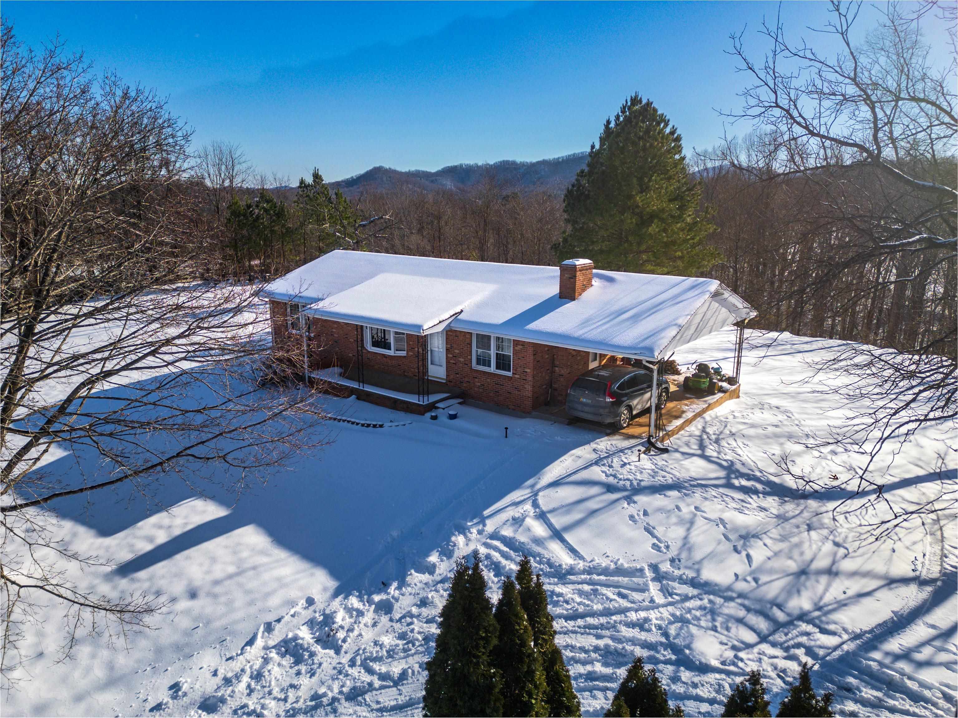 453 GLASS HOLLOW RD, AFTON, Virginia 22920, 6 Bedrooms Bedrooms, ,3 BathroomsBathrooms,Residential,453 GLASS HOLLOW RD,660169 MLS # 660169