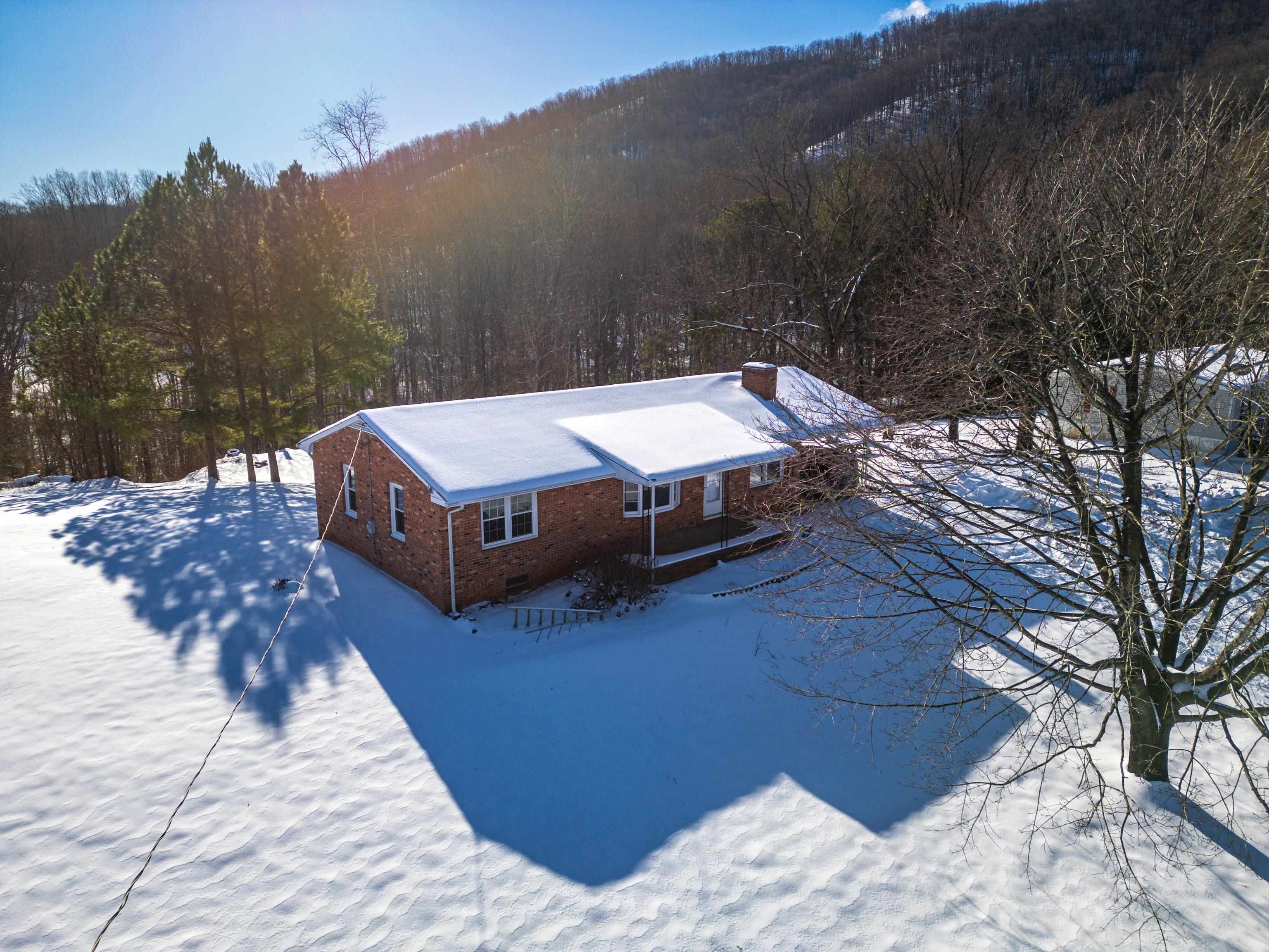 453 GLASS HOLLOW RD, AFTON, Virginia 22920, 6 Bedrooms Bedrooms, ,3 BathroomsBathrooms,Residential,453 GLASS HOLLOW RD,660169 MLS # 660169