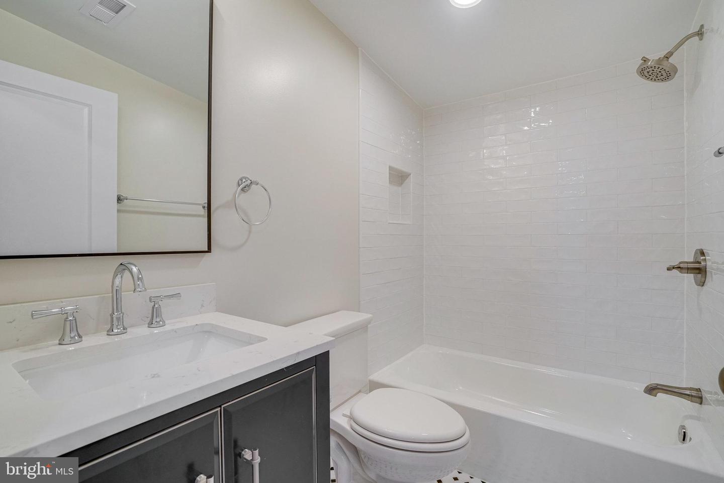 333 N PATRICK ST, ALEXANDRIA, Virginia 22314, 2 Bedrooms Bedrooms, ,2 BathroomsBathrooms,Residential,For sale,333 N PATRICK ST,VAAX2040674 MLS # VAAX2040674