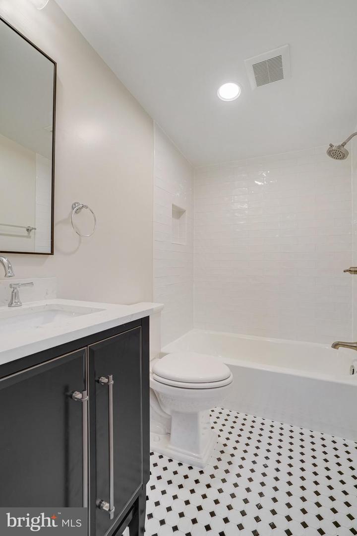 333 N PATRICK ST, ALEXANDRIA, Virginia 22314, 2 Bedrooms Bedrooms, ,2 BathroomsBathrooms,Residential,For sale,333 N PATRICK ST,VAAX2040674 MLS # VAAX2040674