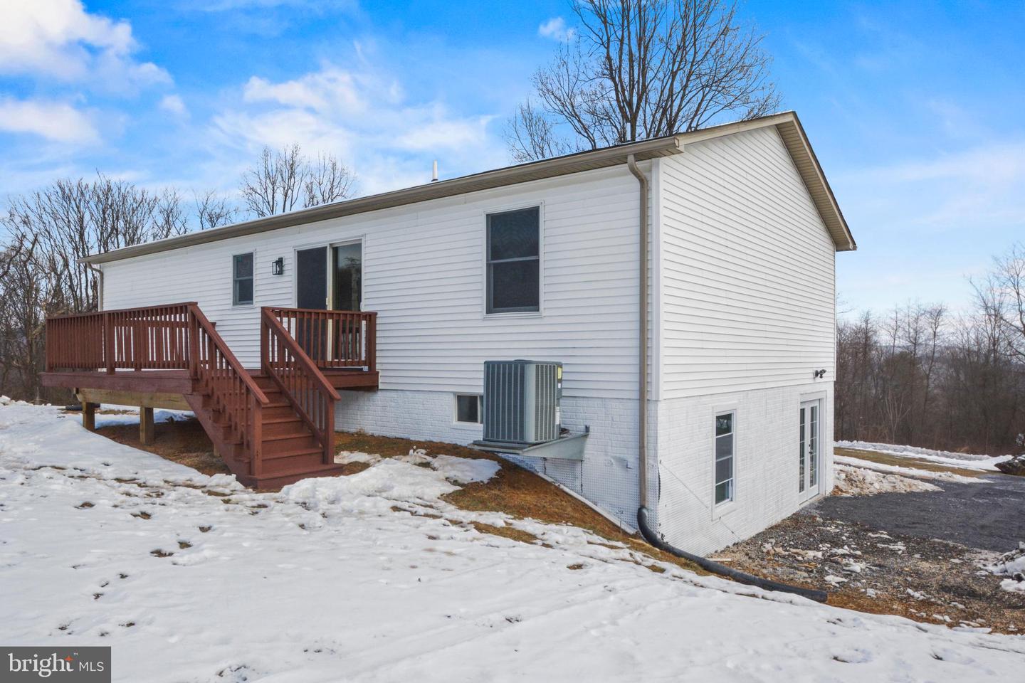 4 SNOW LN, CHESTER GAP, Virginia 22623, 4 Bedrooms Bedrooms, ,3 BathroomsBathrooms,Residential,For sale,4 SNOW LN,VARP2001892 MLS # VARP2001892