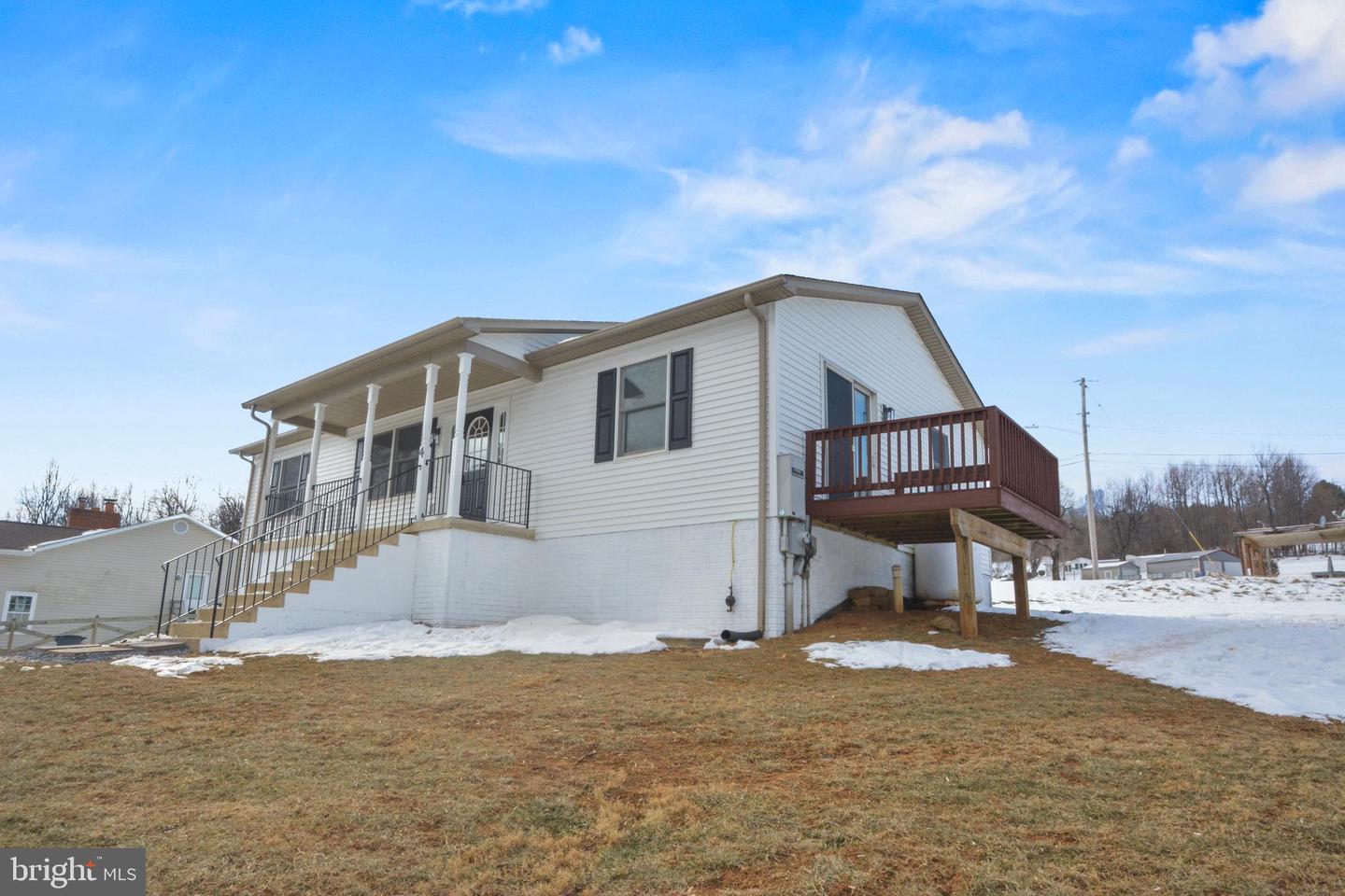 4 SNOW LN, CHESTER GAP, Virginia 22623, 4 Bedrooms Bedrooms, ,3 BathroomsBathrooms,Residential,For sale,4 SNOW LN,VARP2001892 MLS # VARP2001892