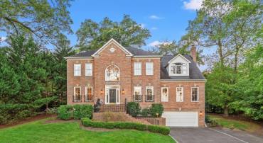 7824 SOUTHDOWN RD, ALEXANDRIA, Virginia 22308, 4 Bedrooms Bedrooms, ,4 BathroomsBathrooms,Residential,For sale,7824 SOUTHDOWN RD,VAFX2218350 MLS # VAFX2218350