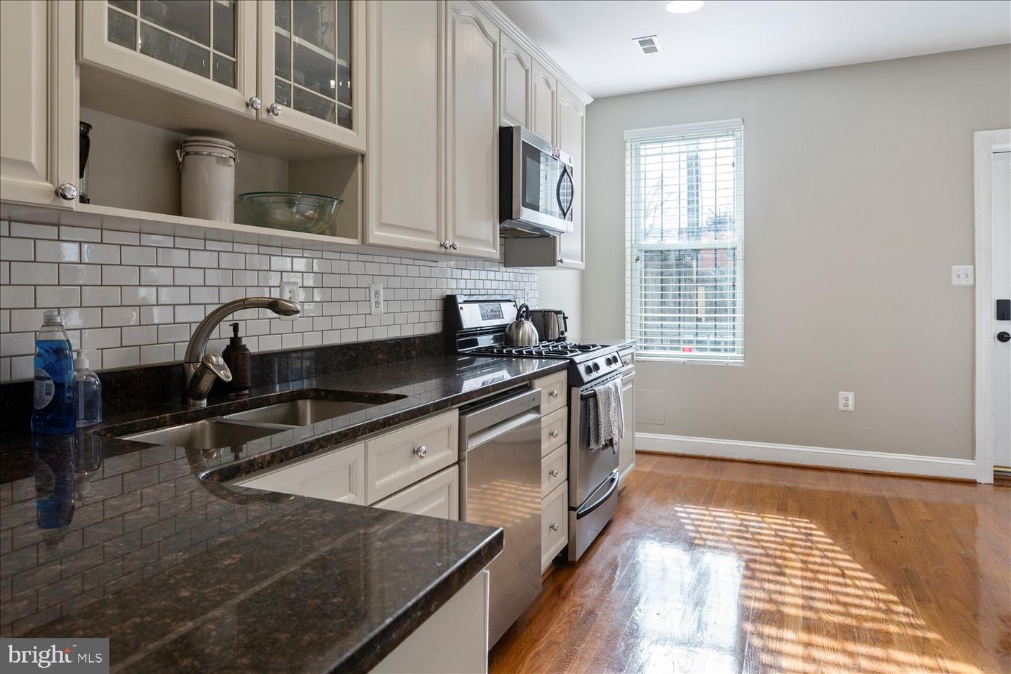 911 MARYLAND AVE NE, WASHINGTON, District Of Columbia 20002, 6 Bedrooms Bedrooms, ,3 BathroomsBathrooms,Residential,For sale,911 MARYLAND AVE NE,DCDC2173406 MLS # DCDC2173406