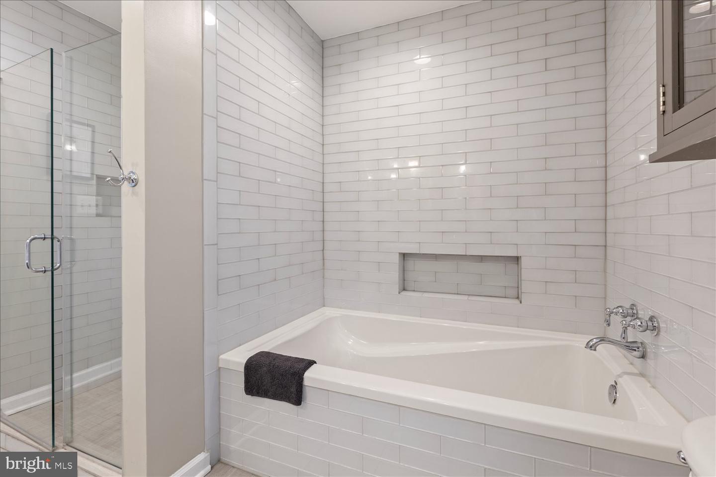 911 MARYLAND AVE NE, WASHINGTON, District Of Columbia 20002, 6 Bedrooms Bedrooms, ,3 BathroomsBathrooms,Residential,For sale,911 MARYLAND AVE NE,DCDC2173406 MLS # DCDC2173406