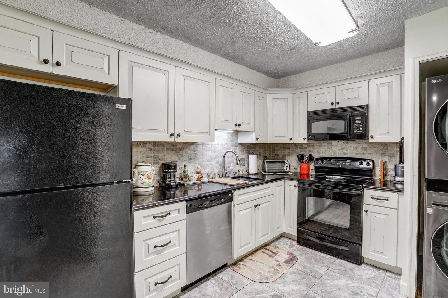 3800 POWELL LN #420, FALLS CHURCH, Virginia 22041, 3 Bedrooms Bedrooms, ,2 BathroomsBathrooms,Residential,For sale,3800 POWELL LN #420,VAFX2217778 MLS # VAFX2217778