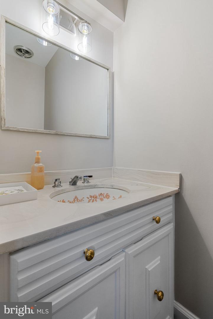 800 BEVERLEY DR, ALEXANDRIA, Virginia 22302, 3 Bedrooms Bedrooms, ,2 BathroomsBathrooms,Residential,For sale,800 BEVERLEY DR,VAAX2040740 MLS # VAAX2040740