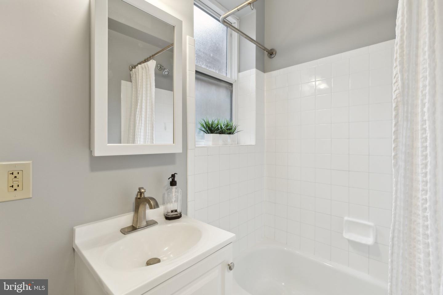 1458 COLUMBIA RD NW #401, WASHINGTON, District Of Columbia 20009, 1 Bedroom Bedrooms, ,1 BathroomBathrooms,Residential,For sale,1458 COLUMBIA RD NW #401,DCDC2175392 MLS # DCDC2175392