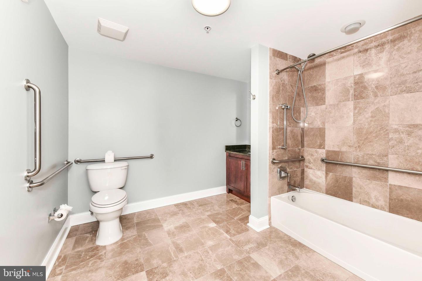 6301 EDSALL RD #610, ALEXANDRIA, Virginia 22312, 2 Bedrooms Bedrooms, ,2 BathroomsBathrooms,Residential,For sale,6301 EDSALL RD #610,VAFX2218560 MLS # VAFX2218560