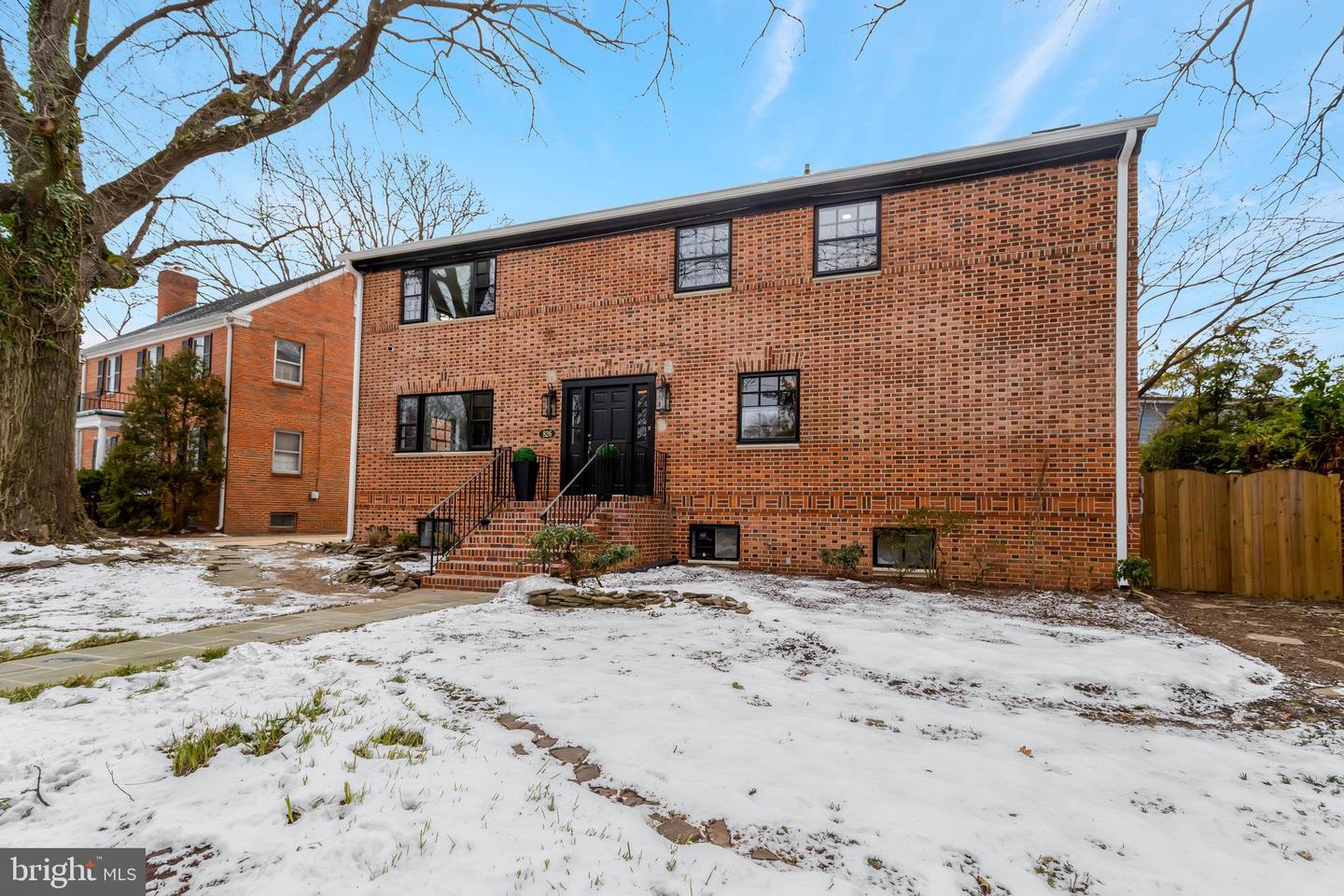 826 W BRADDOCK RD, ALEXANDRIA, Virginia 22302, 4 Bedrooms Bedrooms, 16 Rooms Rooms,3 BathroomsBathrooms,Residential,For sale,826 W BRADDOCK RD,VAAX2040506 MLS # VAAX2040506