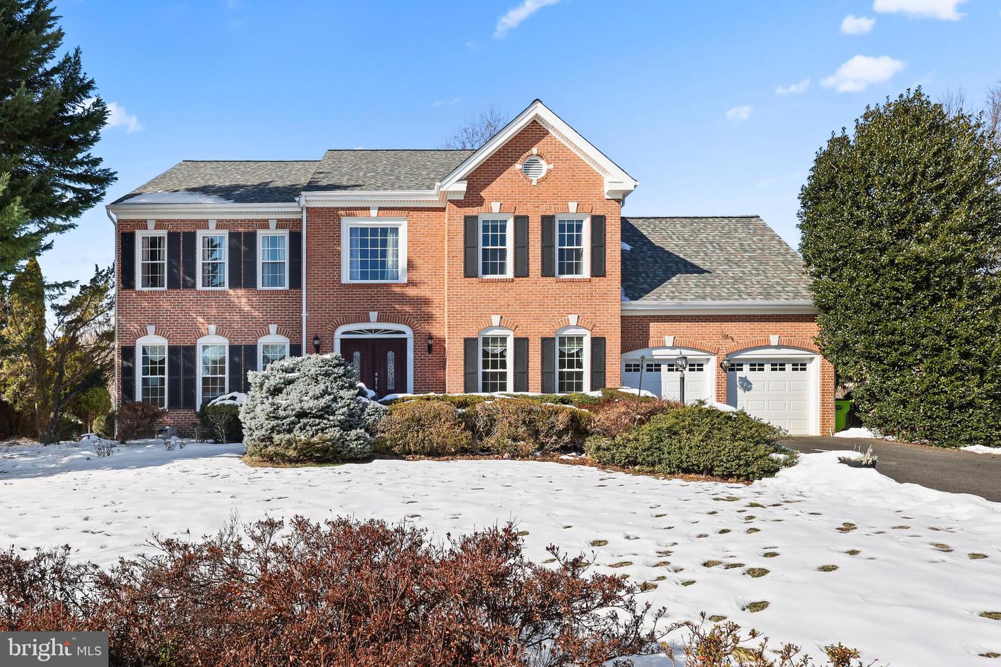 4710 LEIGHFIELD VALLEY DR, CHANTILLY, Virginia 20151, 5 Bedrooms Bedrooms, ,4 BathroomsBathrooms,Residential,For sale,4710 LEIGHFIELD VALLEY DR,VAFX2217818 MLS # VAFX2217818