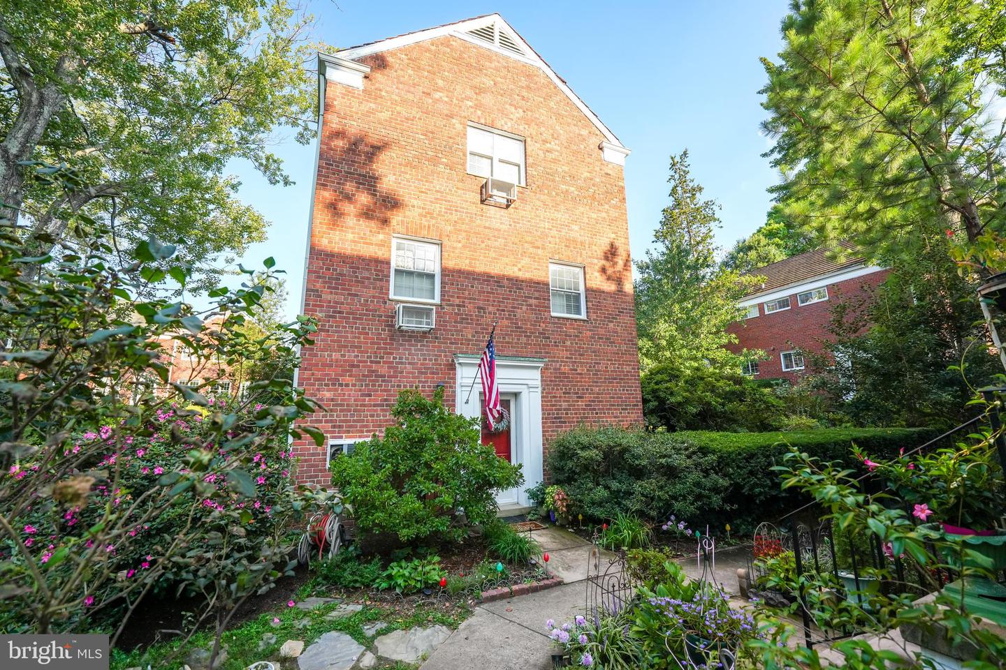 3344 GUNSTON RD, ALEXANDRIA, Virginia 22302, 2 Bedrooms Bedrooms, ,1 BathroomBathrooms,Residential,For sale,3344 GUNSTON RD,VAAX2040936 MLS # VAAX2040936