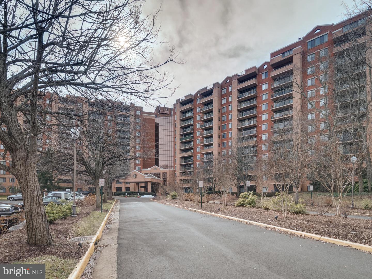 2230 GEORGE C MARSHALL DR #1127, FALLS CHURCH, Virginia 22043, 2 Bedrooms Bedrooms, ,2 BathroomsBathrooms,Residential,For sale,2230 GEORGE C MARSHALL DR #1127,VAFX2180100 MLS # VAFX2180100