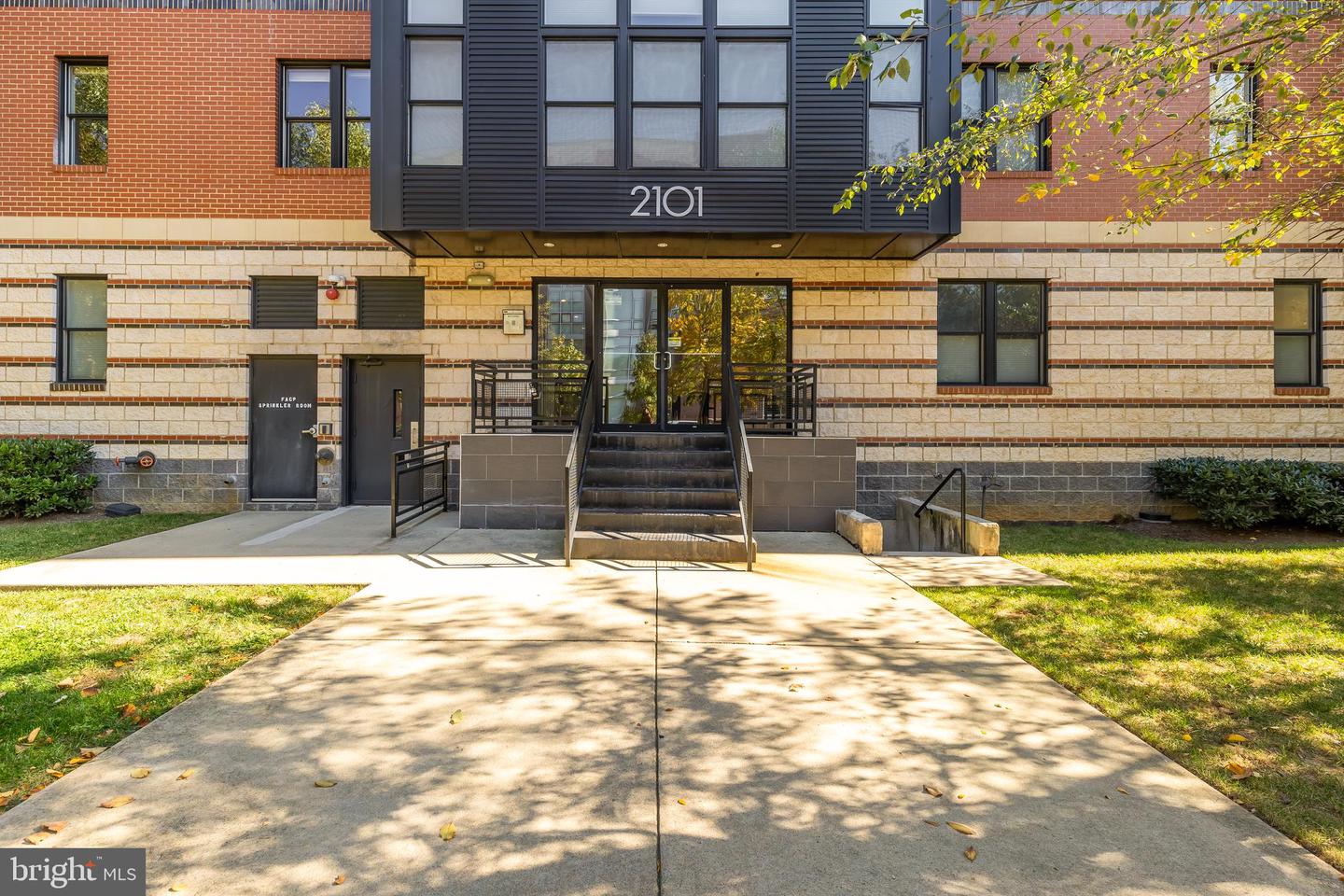 2101 11TH ST NW #403, WASHINGTON, District Of Columbia 20001, 2 Bedrooms Bedrooms, ,2 BathroomsBathrooms,Residential,For sale,2101 11TH ST NW #403,DCDC2165512 MLS # DCDC2165512