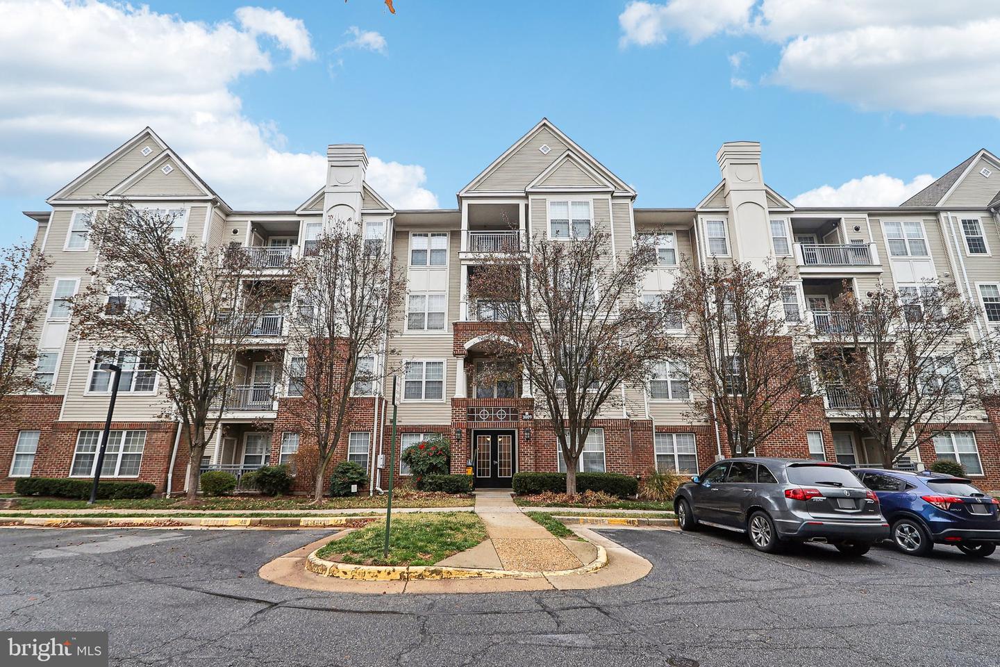 3009 NICOSH CIR #4410, FALLS CHURCH, Virginia 22042, 3 Bedrooms Bedrooms, ,2 BathroomsBathrooms,Residential,For sale,3009 NICOSH CIR #4410,VAFX2213678 MLS # VAFX2213678