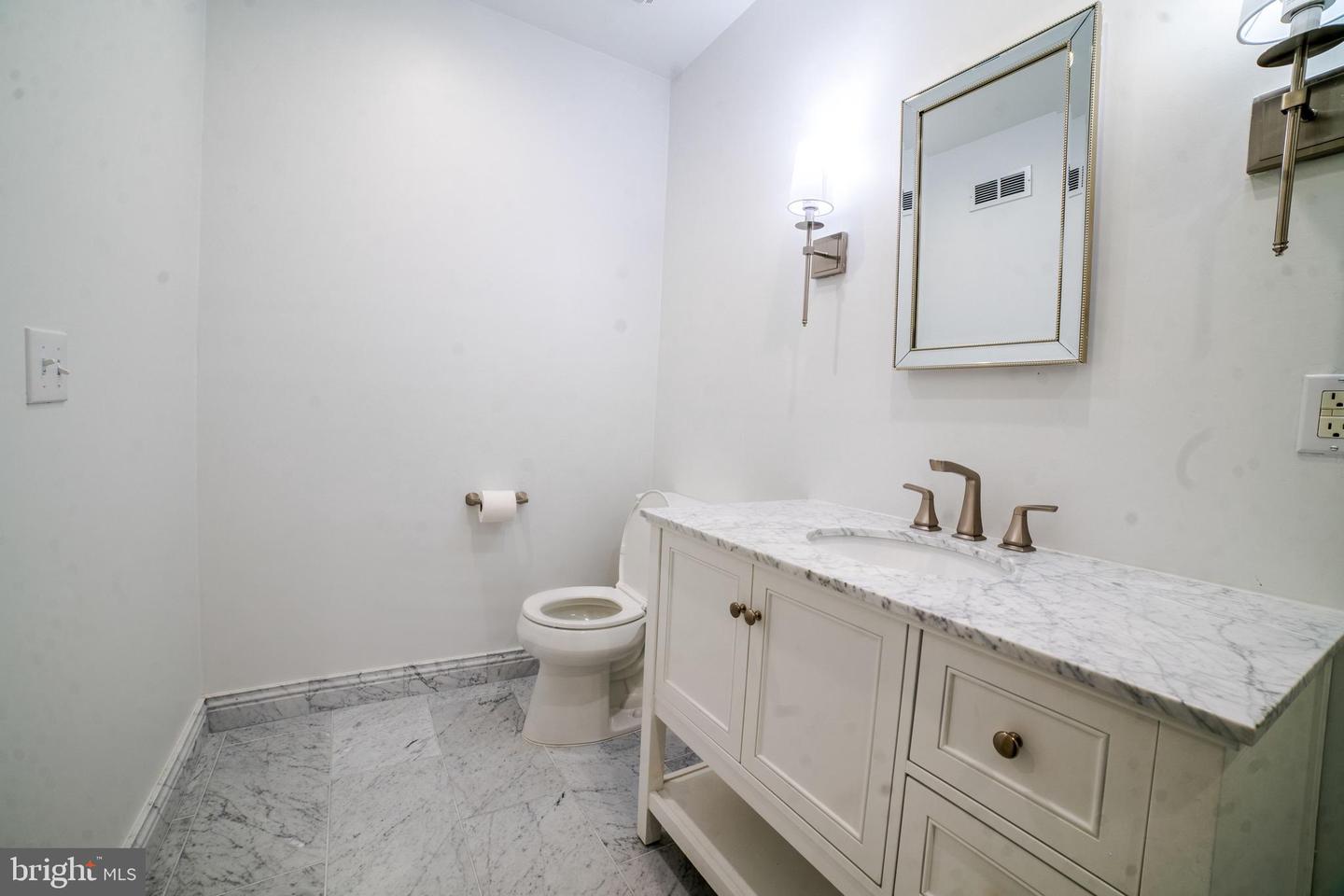 819 6TH ST NE, WASHINGTON, District Of Columbia 20002, 5 Bedrooms Bedrooms, ,4 BathroomsBathrooms,Residential,For sale,819 6TH ST NE,DCDC2173340 MLS # DCDC2173340