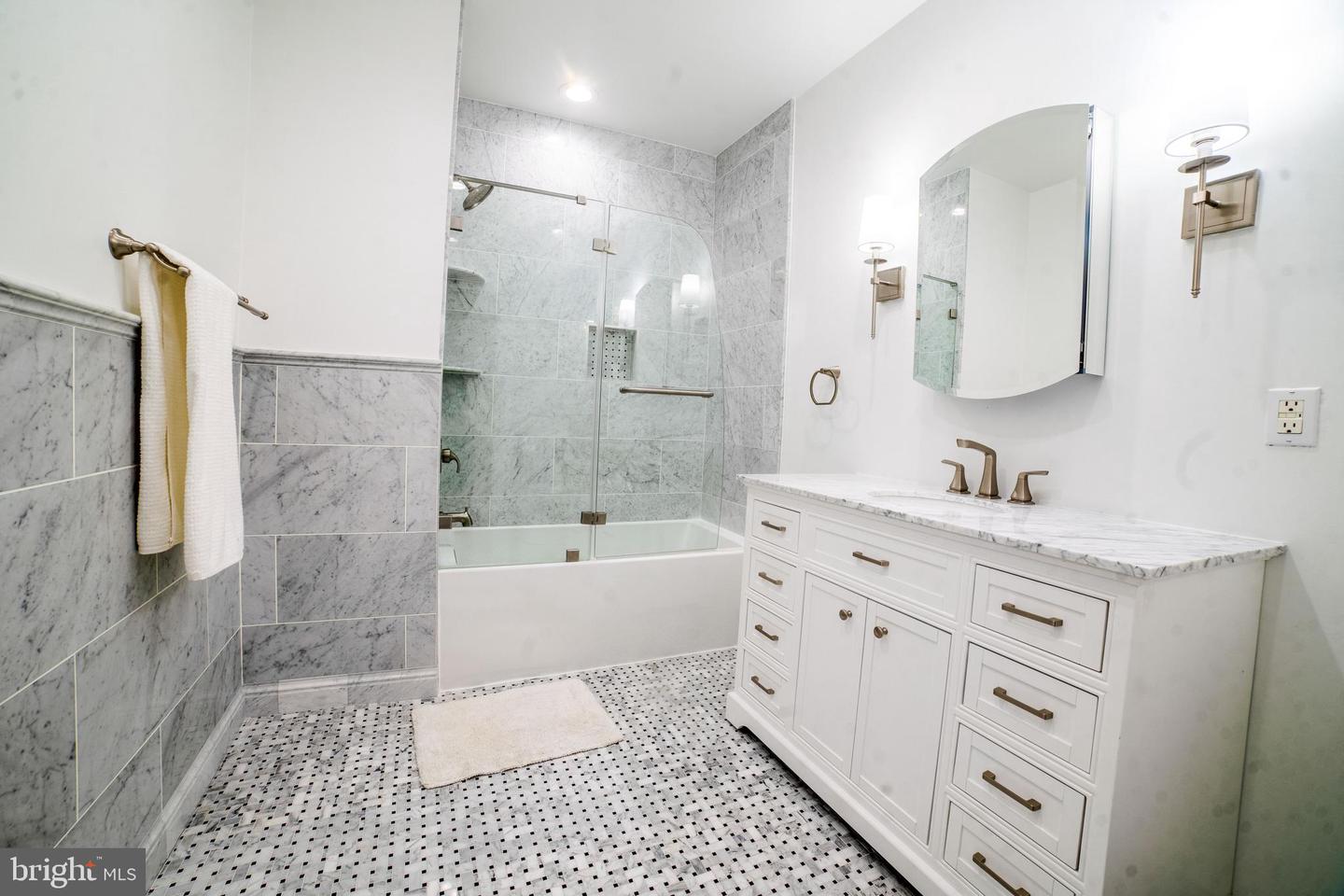 819 6TH ST NE, WASHINGTON, District Of Columbia 20002, 5 Bedrooms Bedrooms, ,4 BathroomsBathrooms,Residential,For sale,819 6TH ST NE,DCDC2173340 MLS # DCDC2173340