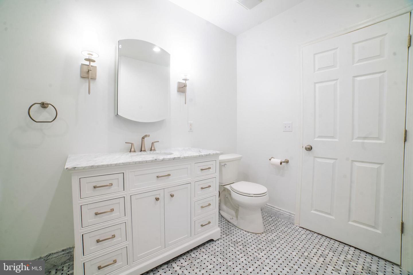 819 6TH ST NE, WASHINGTON, District Of Columbia 20002, 5 Bedrooms Bedrooms, ,4 BathroomsBathrooms,Residential,For sale,819 6TH ST NE,DCDC2173340 MLS # DCDC2173340