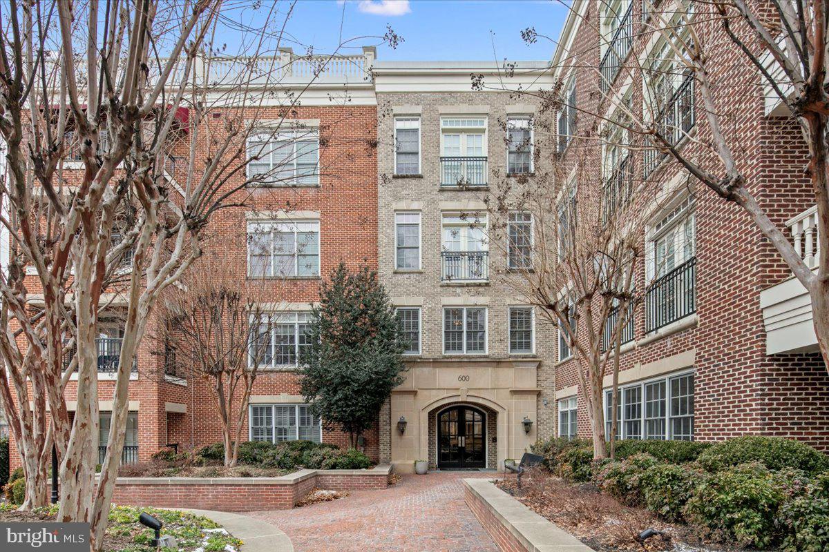 600 SECOND ST #205, ALEXANDRIA, Virginia 22314, 2 Bedrooms Bedrooms, ,2 BathroomsBathrooms,Residential,For sale,600 SECOND ST #205,VAAX2040862 MLS # VAAX2040862