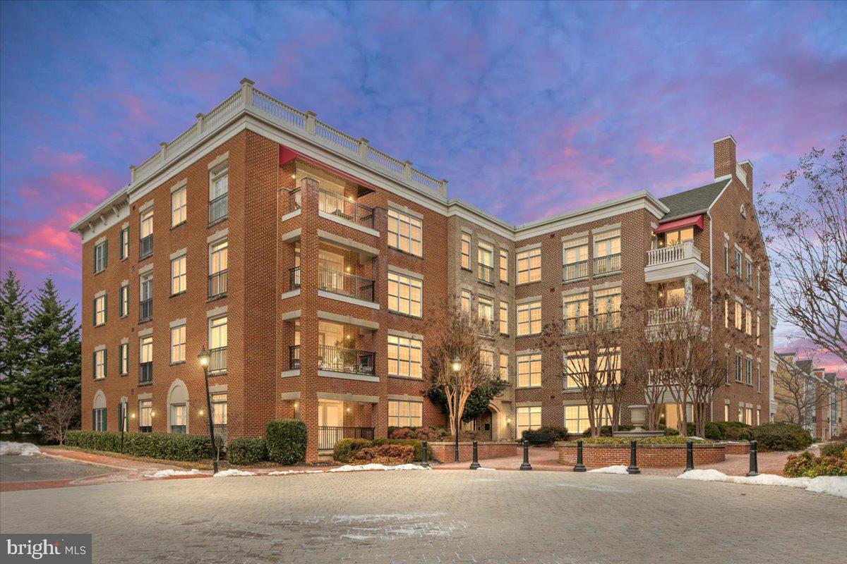 600 SECOND ST #205, ALEXANDRIA, Virginia 22314, 2 Bedrooms Bedrooms, ,2 BathroomsBathrooms,Residential,For sale,600 SECOND ST #205,VAAX2040862 MLS # VAAX2040862