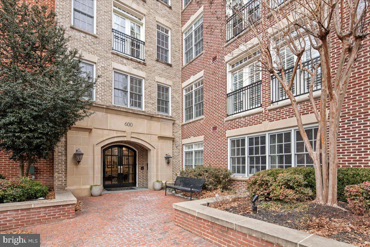 600 SECOND ST #205, ALEXANDRIA, Virginia 22314, 2 Bedrooms Bedrooms, ,2 BathroomsBathrooms,Residential,For sale,600 SECOND ST #205,VAAX2040862 MLS # VAAX2040862