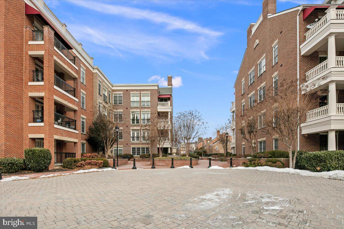 600 SECOND ST #205, ALEXANDRIA, Virginia 22314, 2 Bedrooms Bedrooms, ,2 BathroomsBathrooms,Residential,For sale,600 SECOND ST #205,VAAX2040862 MLS # VAAX2040862