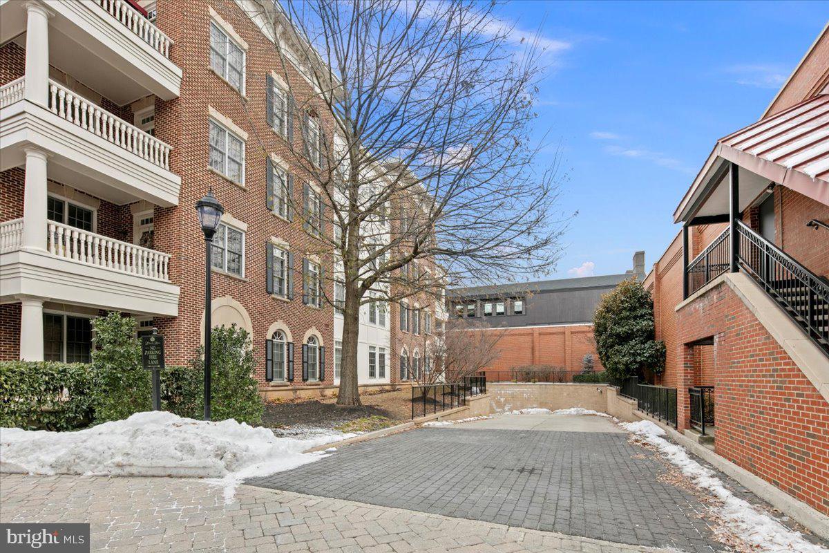 600 SECOND ST #205, ALEXANDRIA, Virginia 22314, 2 Bedrooms Bedrooms, ,2 BathroomsBathrooms,Residential,For sale,600 SECOND ST #205,VAAX2040862 MLS # VAAX2040862