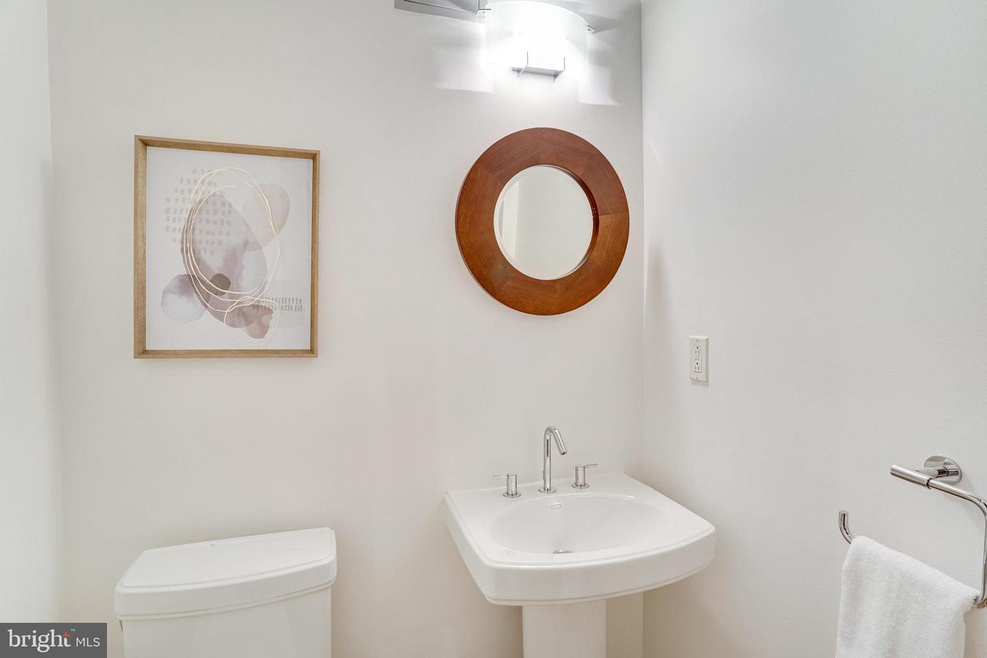 301 MASSACHUSETTS AVE NW #102, WASHINGTON, District Of Columbia 20001, 2 Bedrooms Bedrooms, ,2 BathroomsBathrooms,Residential,For sale,301 MASSACHUSETTS AVE NW #102,DCDC2175332 MLS # DCDC2175332