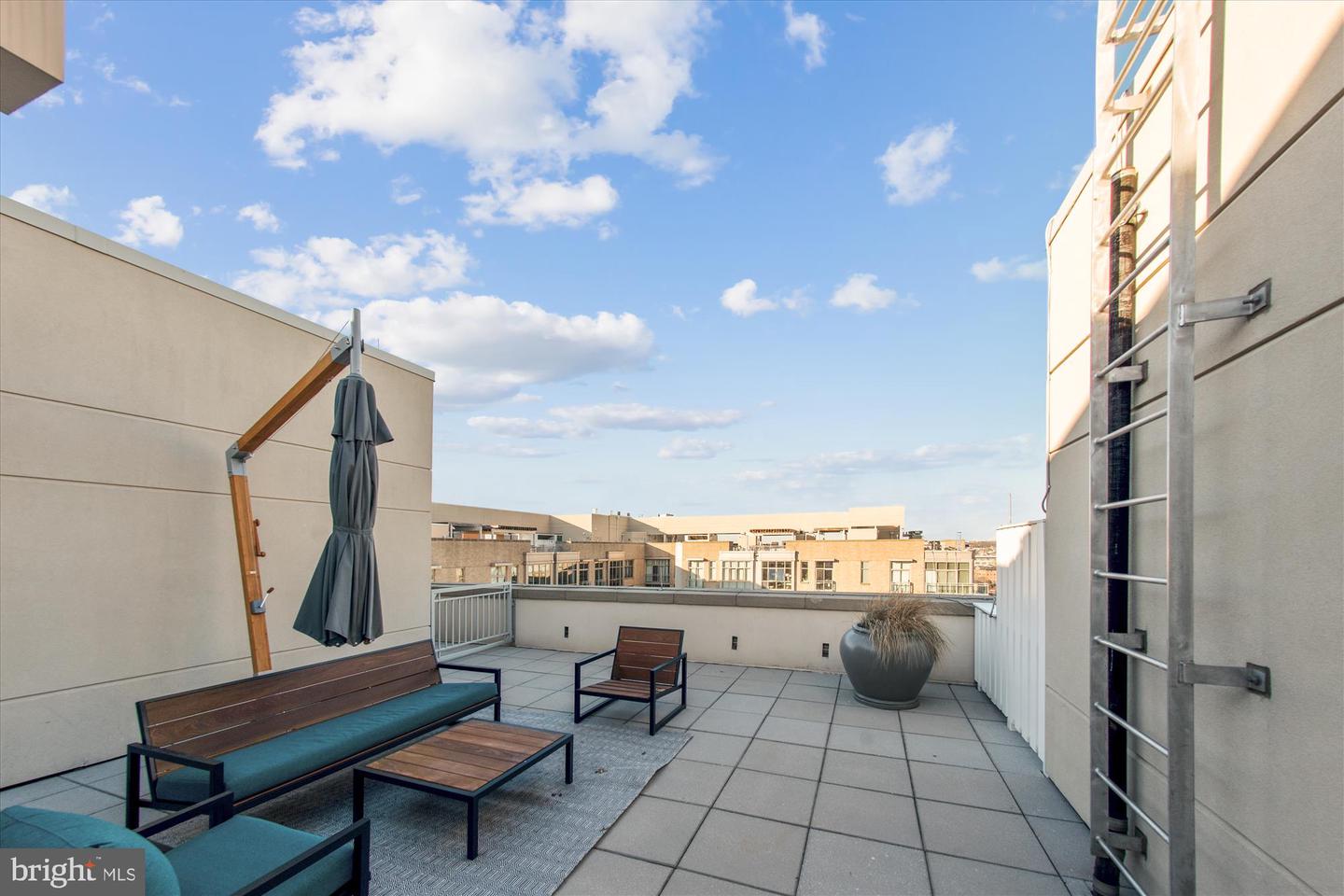 301 MASSACHUSETTS AVE NW #204, WASHINGTON, District Of Columbia 20001, 1 Bedroom Bedrooms, ,1 BathroomBathrooms,Residential,For sale,301 MASSACHUSETTS AVE NW #204,DCDC2175700 MLS # DCDC2175700