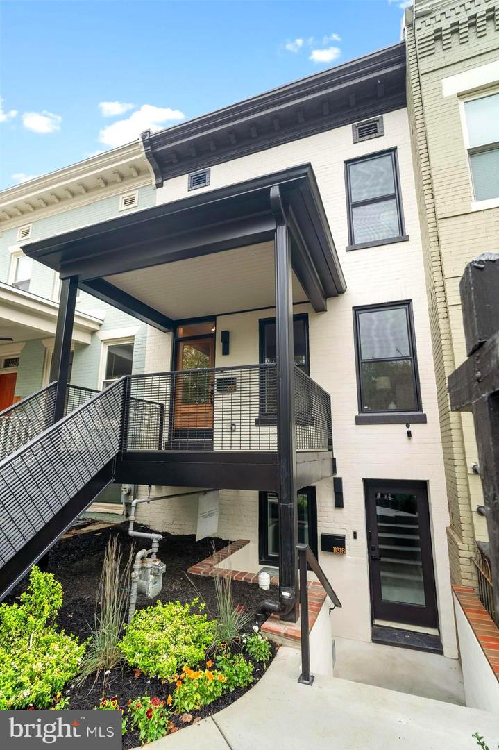 1131 4TH ST NE, WASHINGTON, District Of Columbia 20002, 5 Bedrooms Bedrooms, ,3 BathroomsBathrooms,Residential,For sale,1131 4TH ST NE,DCDC2175762 MLS # DCDC2175762