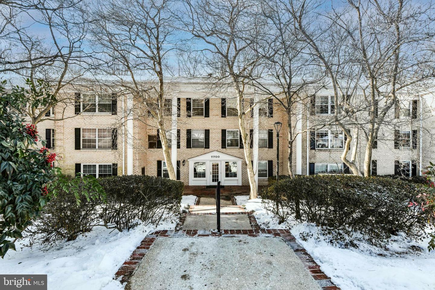 7700 TREMAYNE PL #209, MCLEAN, Virginia 22102, 2 Bedrooms Bedrooms, ,2 BathroomsBathrooms,Residential,For sale,7700 TREMAYNE PL #209,VAFX2218878 MLS # VAFX2218878