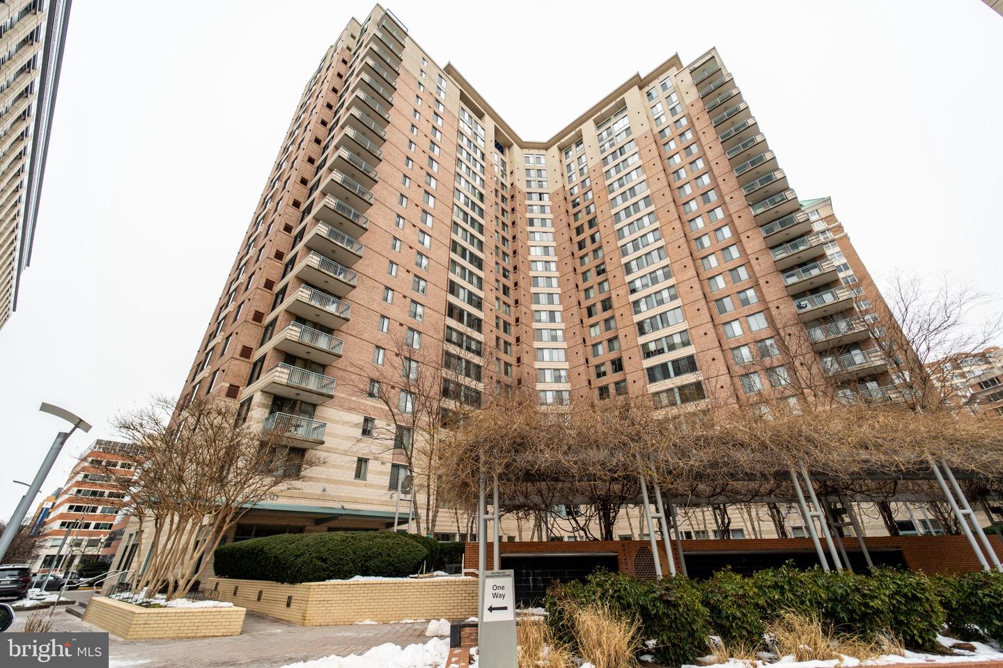 851 N GLEBE RD #1005, ARLINGTON, Virginia 22203, 2 Bedrooms Bedrooms, ,2 BathroomsBathrooms,Residential,For sale,851 N GLEBE RD #1005,VAAR2052672 MLS # VAAR2052672