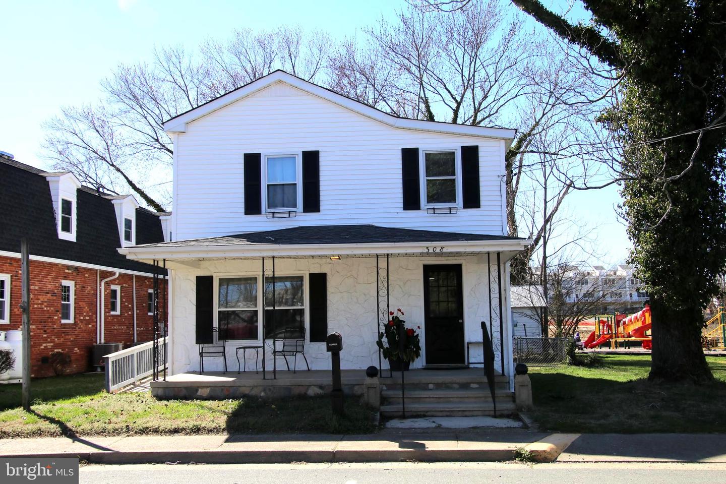 308 WASHINGTON AVE, COLONIAL BEACH, Virginia 22443, 3 Bedrooms Bedrooms, 6 Rooms Rooms,2 BathroomsBathrooms,Residential,For sale,308 WASHINGTON AVE,VAWE2007200 MLS # VAWE2007200