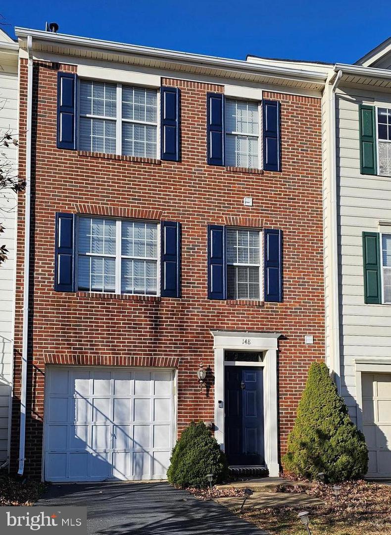 148 HAMPSHIRE SQ SW, LEESBURG, Virginia 20175, 3 Bedrooms Bedrooms, ,2 BathroomsBathrooms,Residential,For sale,148 HAMPSHIRE SQ SW,VALO2084892 MLS # VALO2084892