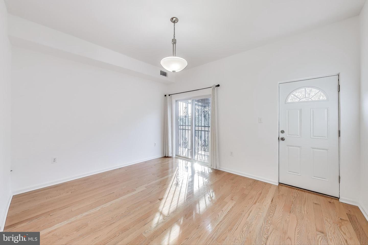 514 U ST NW #9, WASHINGTON, District Of Columbia 20001, 2 Bedrooms Bedrooms, ,1 BathroomBathrooms,Residential,For sale,514 U ST NW #9,DCDC2173538 MLS # DCDC2173538