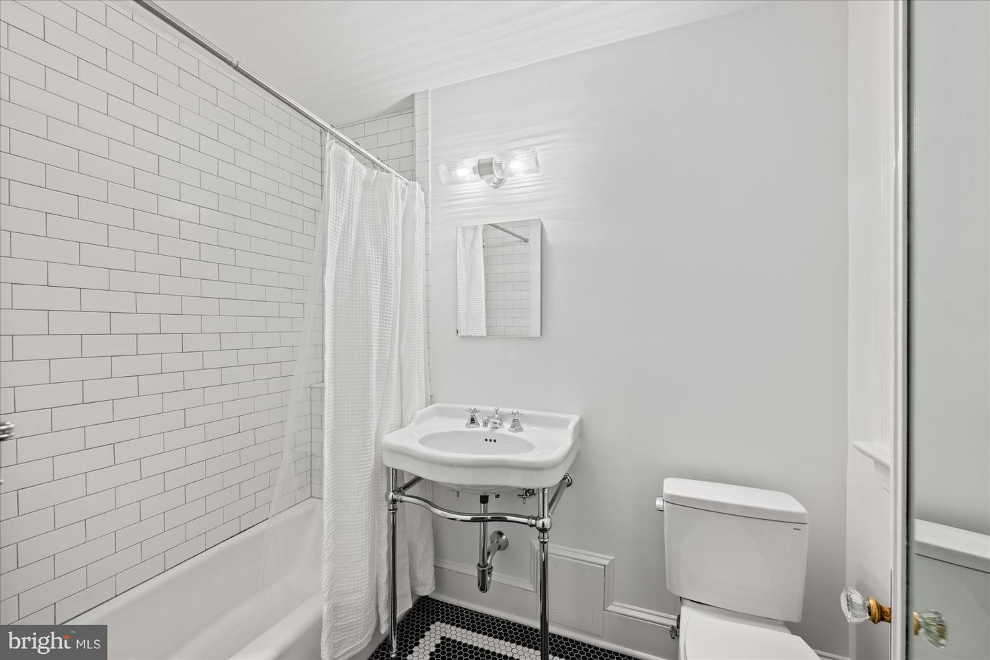 1954 COLUMBIA RD NW #109, WASHINGTON, District Of Columbia 20009, ,1 BathroomBathrooms,Residential,For sale,1954 COLUMBIA RD NW #109,DCDC2175454 MLS # DCDC2175454