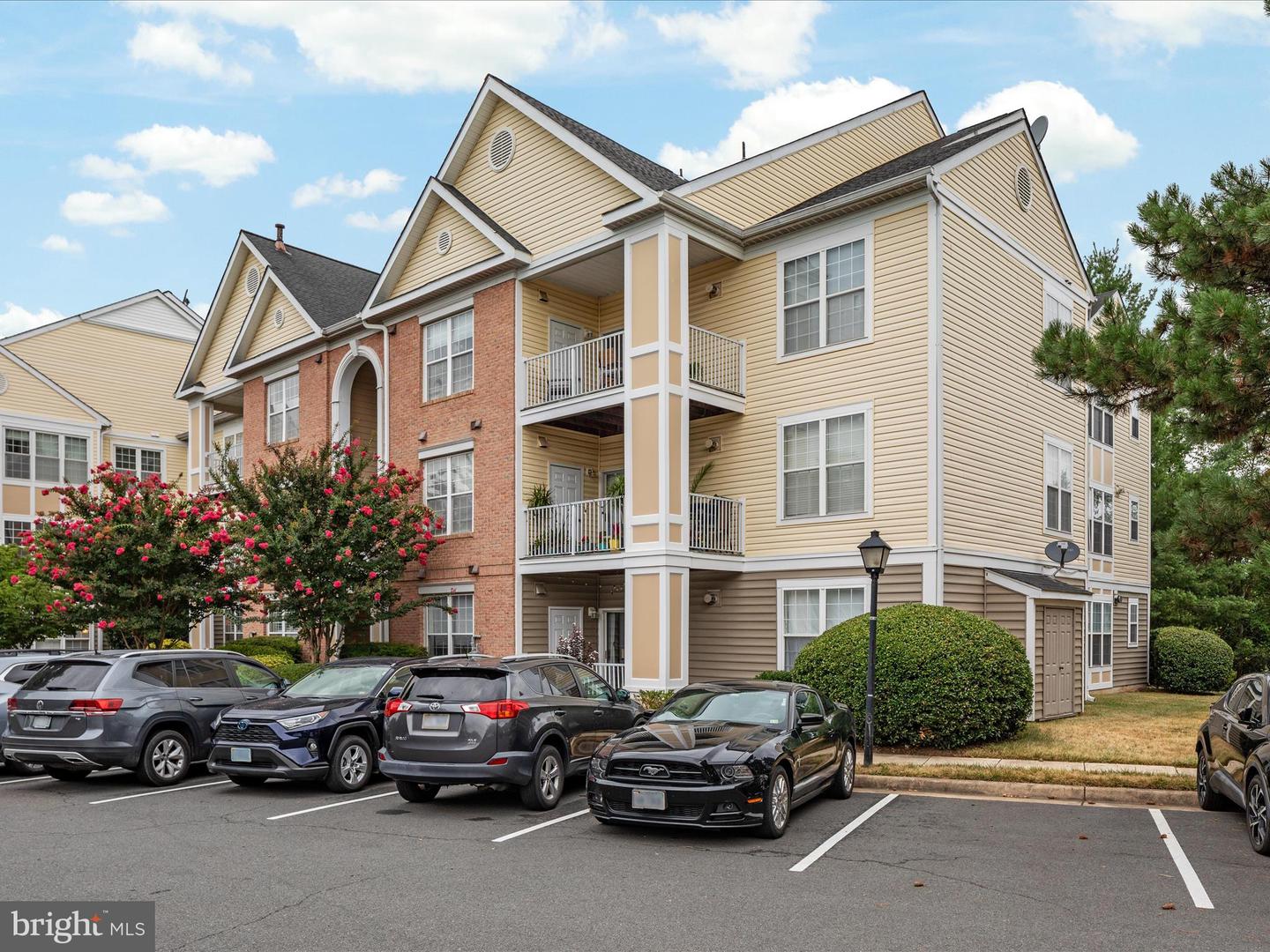 43302 MARYMOUNT TER #101, ASHBURN, Virginia 20147, 2 Bedrooms Bedrooms, ,2 BathroomsBathrooms,Residential,For sale,43302 MARYMOUNT TER #101,VALO2087048 MLS # VALO2087048